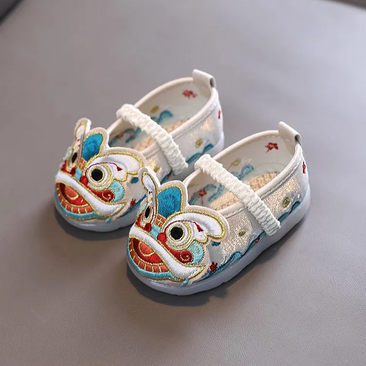 Tiger Head Designed Traditional Girls' Chinese Embroidery Shoes Dancing Shoes