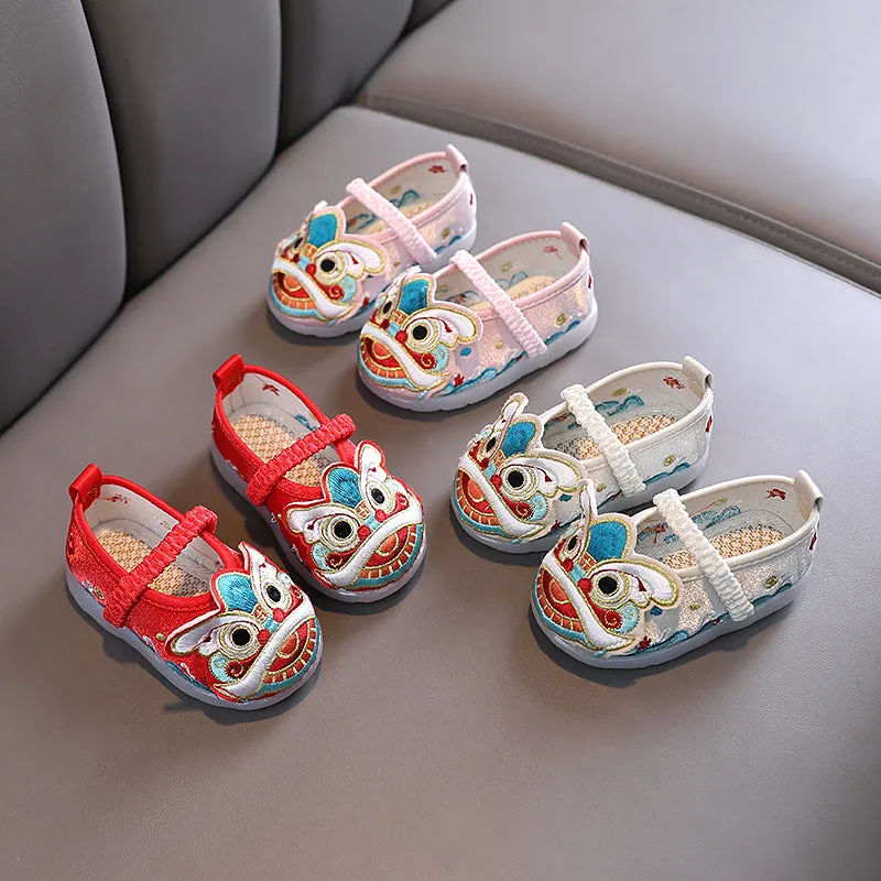 Tiger Head Designed Traditional Girls' Chinese Embroidery Shoes Dancing Shoes